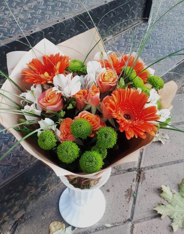 Букет цветов из: Герберы, Хризантемы, Альстромерии и Розы в Тирлянский