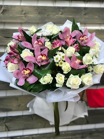 Букет цветов из: Розы и Хризантемы в Тирлянский