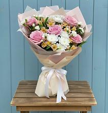 Букет цветов из:  Гвоздики, Орхидеи и Розы #REPLACE_PRED# Тирлянский