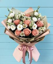 Букет цветов из:  Розы, Альстромерии и Лизиантусы в Тирлянский