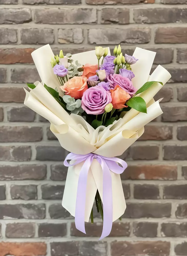 Букет цветов из: Лизиантусы и Розы в Тирлянский