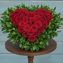 Цветочная композиция из Розы в виде сердца в Тирлянский