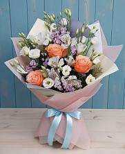 Букет цветов из:  Лизиантусы, Розы, Альстромерии и Гипсофила в Тирлянский