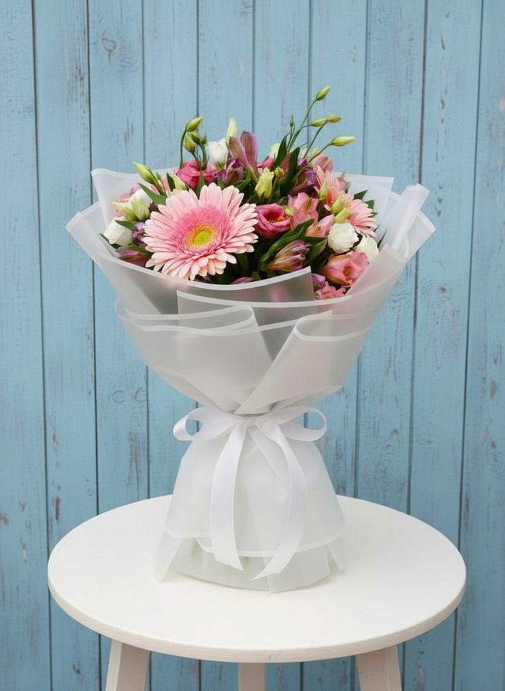 Букет цветов из: Герберы, Альстромерии и Лизиантусы в Тирлянский