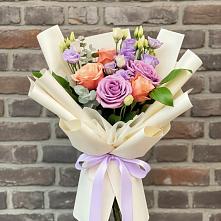 Букет цветов из:  Лизиантусы и Розы в Тирлянский