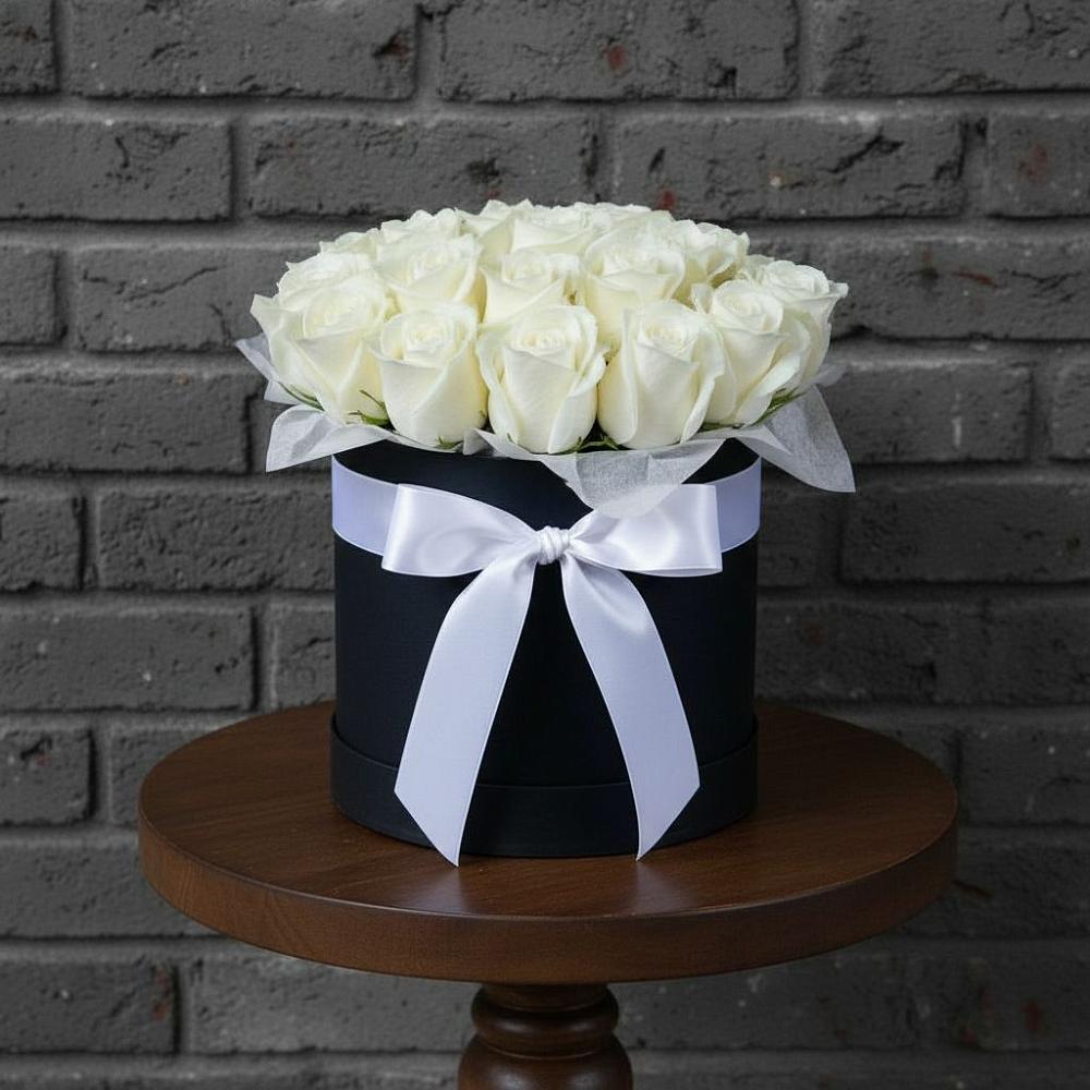 Цветочная композиция из Розы в шляпной коробке в Тирлянский