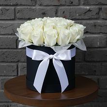 Цветочная композиция из Розы в шляпной коробке в Тирлянский